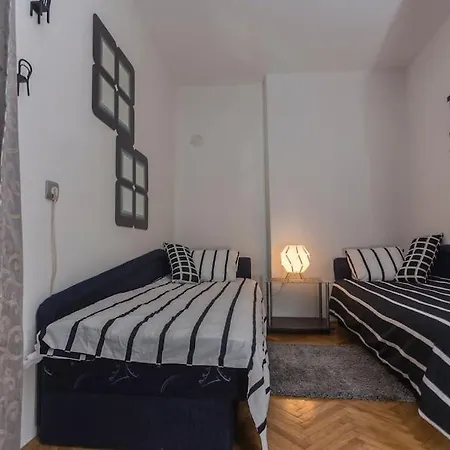 Of Pop Apartment *